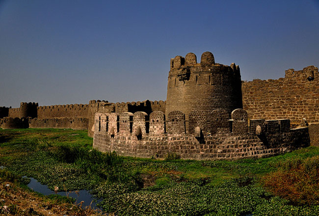 Gulbarga Fort — basalt ramparts of the first Bahmani capital