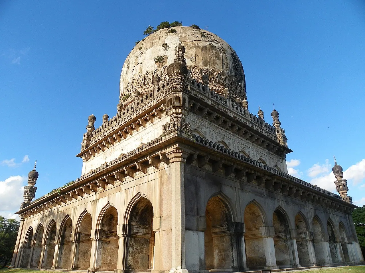 Qutb Shahi Tombs — the dynasty's necropolis